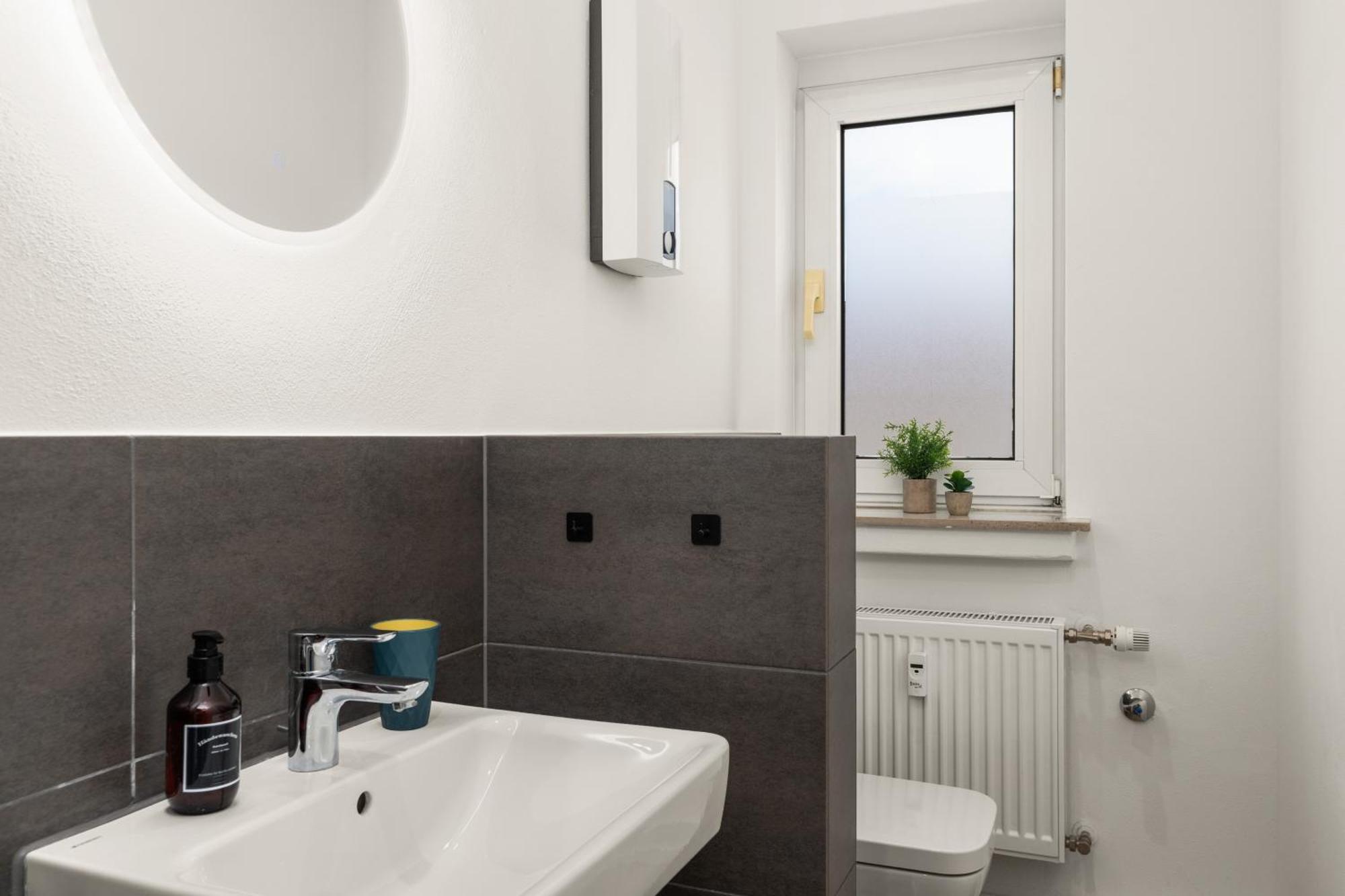 Homely-Apartment Manhattanart, Zentral, Parkplatz, Billard,Ps4, Dart, Balkon بيليفيلد المظهر الخارجي الصورة