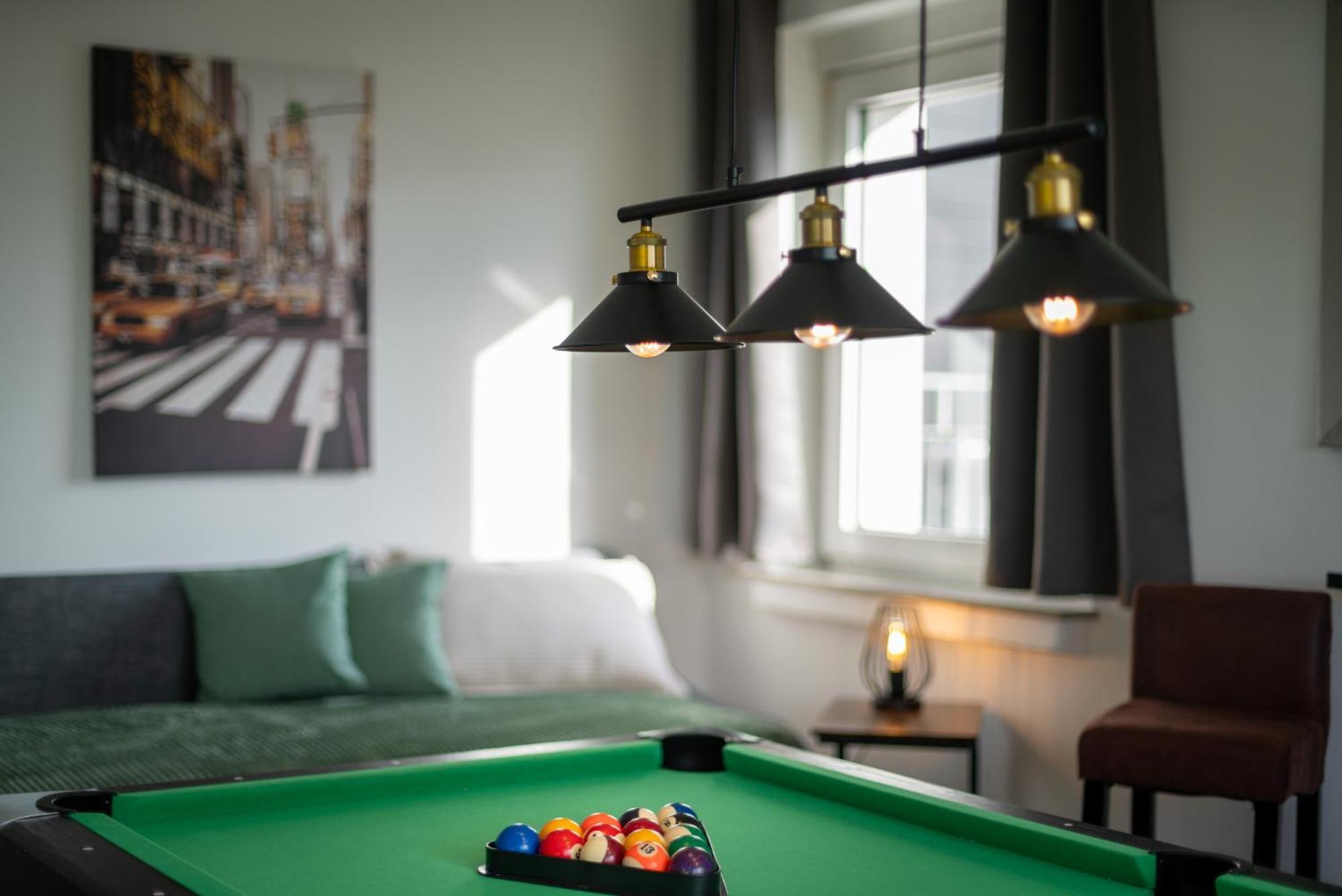 Homely-Apartment Manhattanart, Zentral, Parkplatz, Billard,Ps4, Dart, Balkon بيليفيلد المظهر الخارجي الصورة
